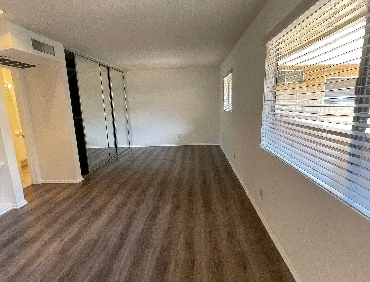 2220 S Beverly Glen Blvd — Photo 2