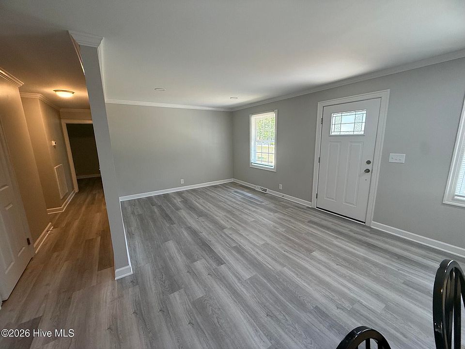 2nd image of 402 Locust Street