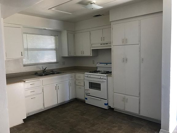 2nd image of 186 W 8th St
