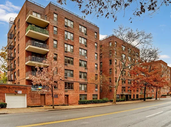 6495 Broadway image 3 of 32