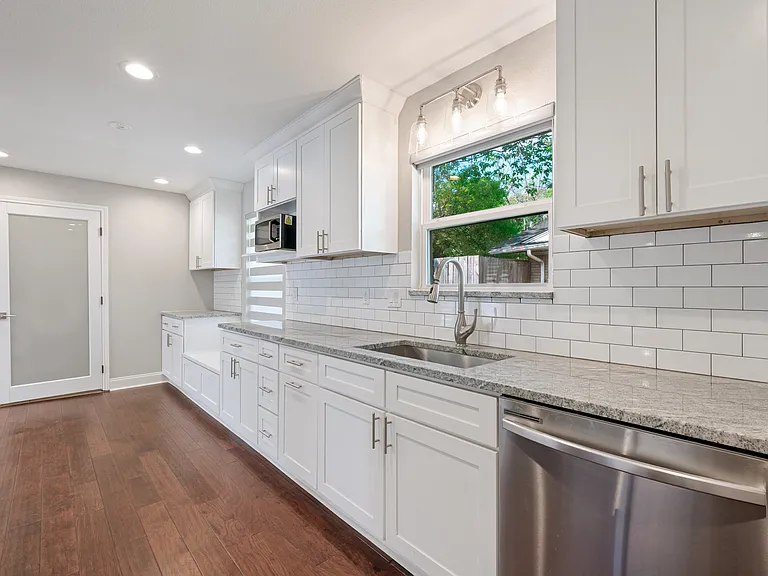 3236 Merrell Rd — Photo 11