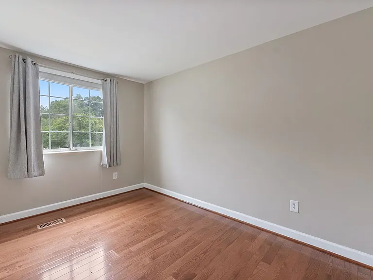 8454 Rippled Creek Ct — Photo 9