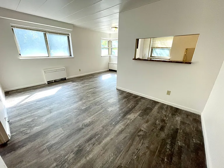 930 N Marshall St — Photo 2