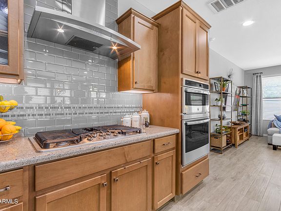 2nd image of 894 E VERDE Boulevard