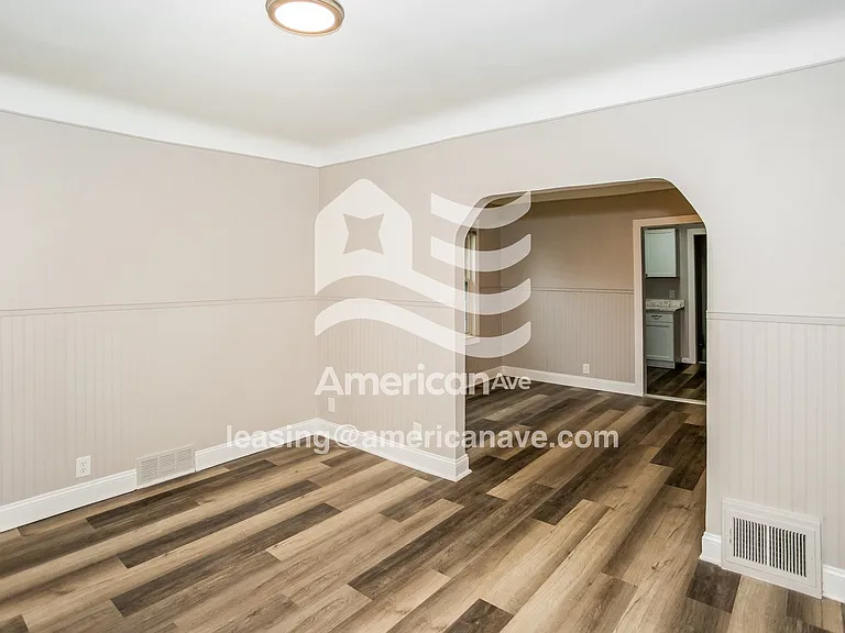 1295579_006_wm_-_living_room_13116597.jpg