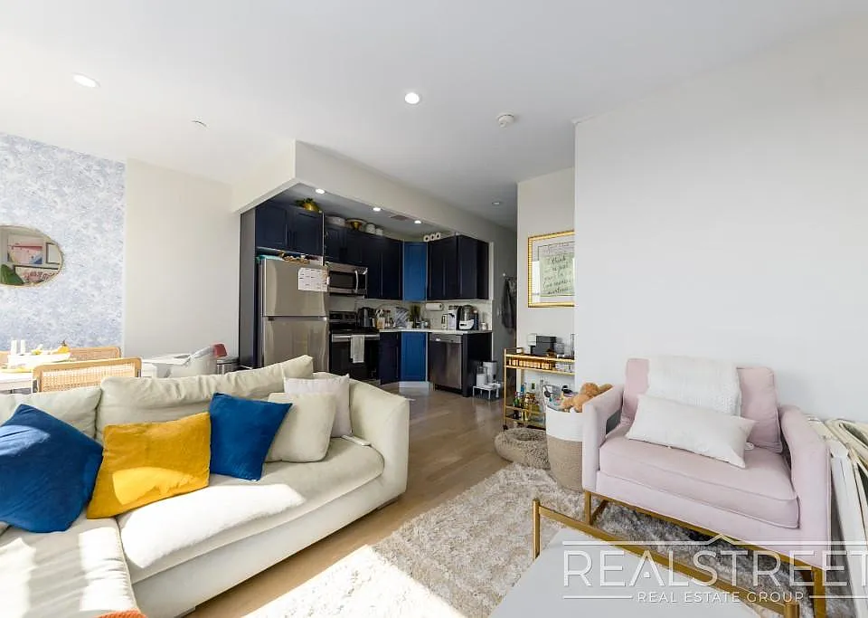 645 Knickerbocker Ave #3F