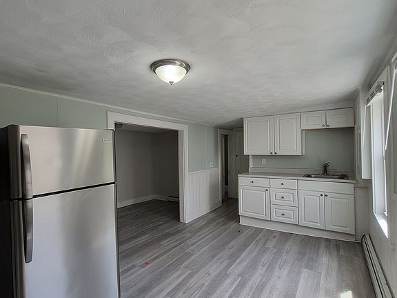 3rd image of 27 High St #102