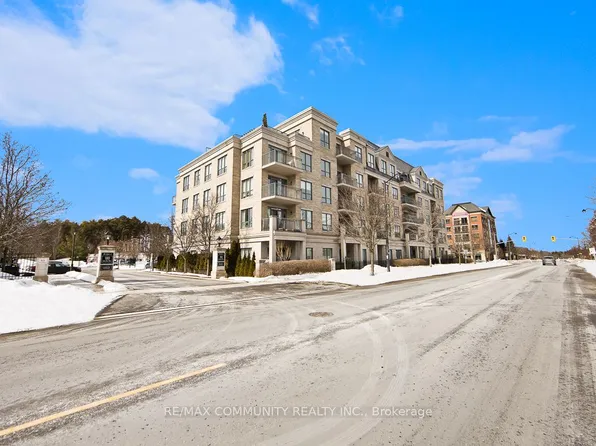 180 John West Way #129, Aurora, ON L4G 0R3