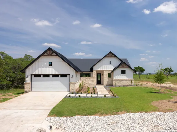 120 Roy Nichols Dr, Blanco, TX 78606