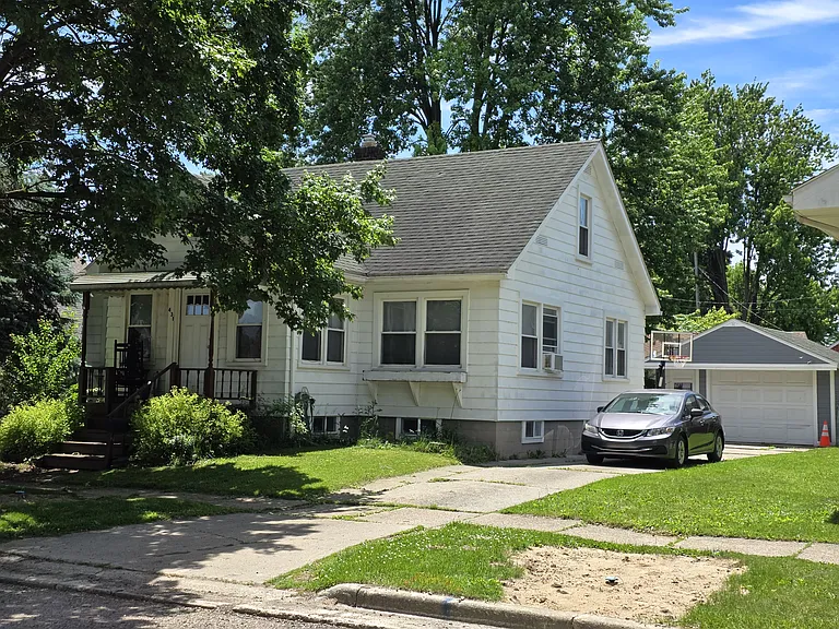 431 W Minster — Photo 1