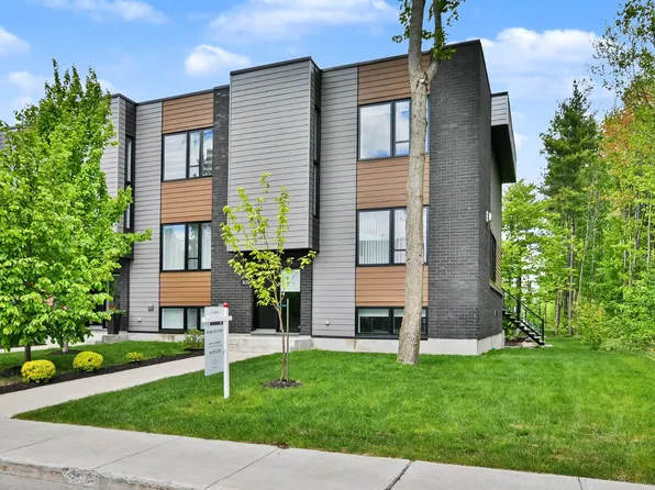 305 Rue De Belledonne, Blainville, QC J7C 3C1