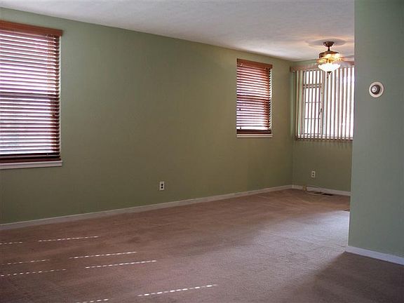 4th image of 621 Winston Dr