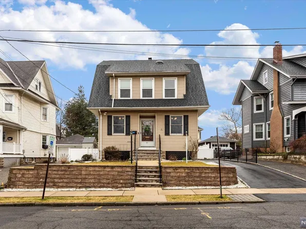 61 Sunderland Ave, Rutherford, NJ 07070