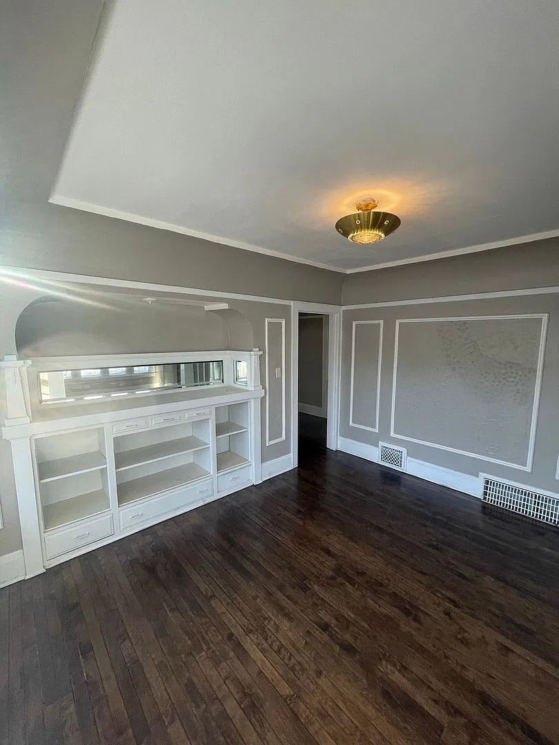 2419-2421 W Keefe Ave. (Duplex) — Photo 4