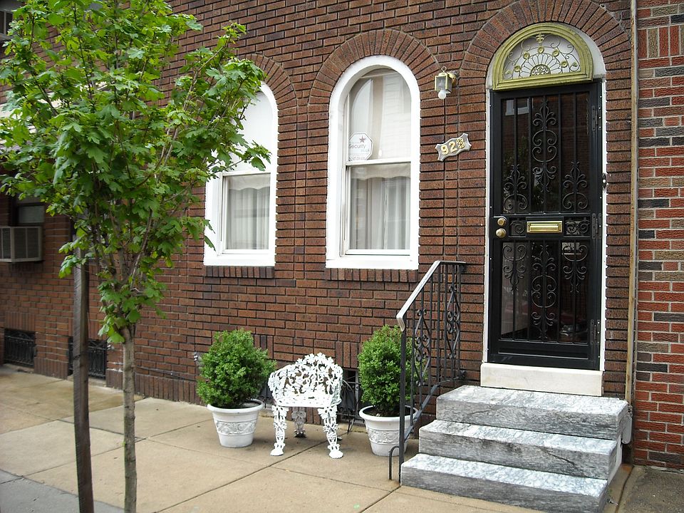 Distinctive Home Front