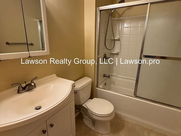 107 Oxford Sq — Photo 18