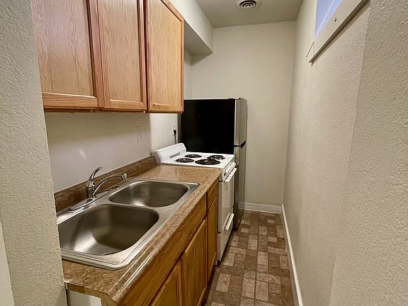4th image of 527 Gladstone Blvd #B