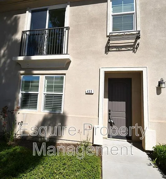 433 Castiano St — Photo 2