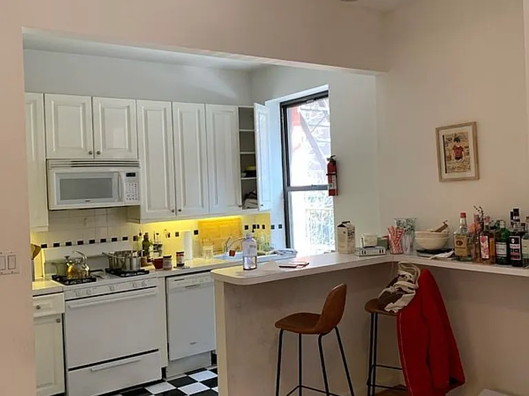 1402 Lexington Ave #2 — Photo 5