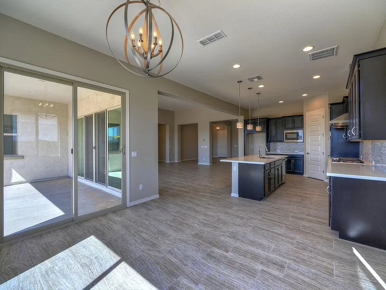 9409 W Daley Ln — Photo 6