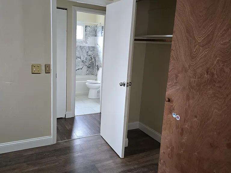 950 Halesworth Dr — Photo 3