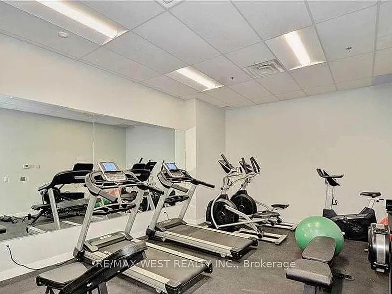 308 Lester St #405 — Photo 8