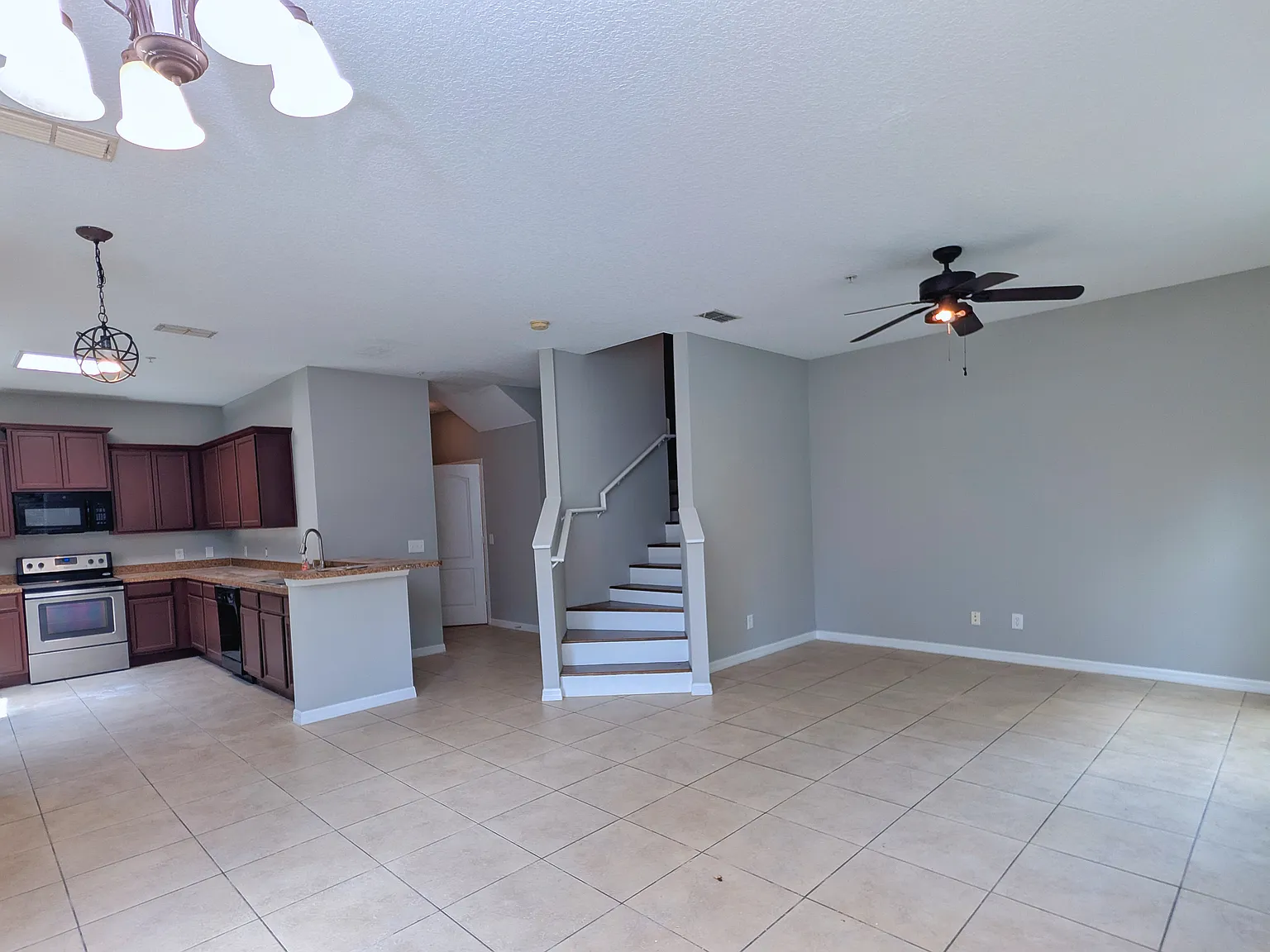 3 bed, 2.5 bath, 1588 sqft, $1,950 — Photo 2