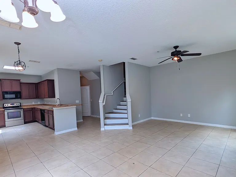 2281 Betsy Ross Ln — Photo 2