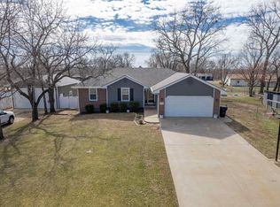 235 NE 59th Ter, Topeka, KS 66617