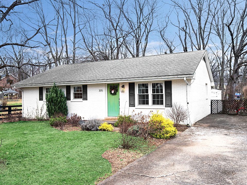 1st image of 305 Manhattan Dr