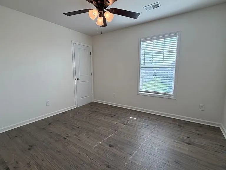 1097 Sapphire Dr — Photo 29