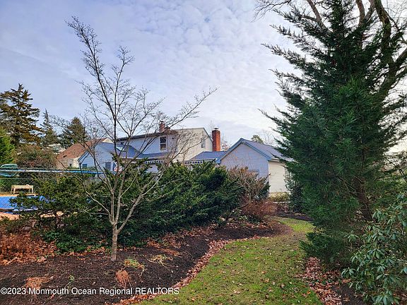 3rd image of 32 Point O Woods Drive