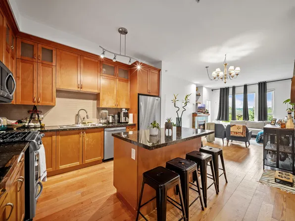 250 Salter St #308, New Westminster, BC V3M 0B7