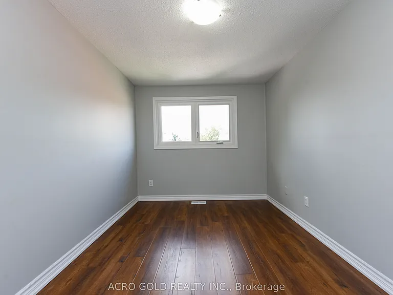 19 Hoskins Sq — Photo 33