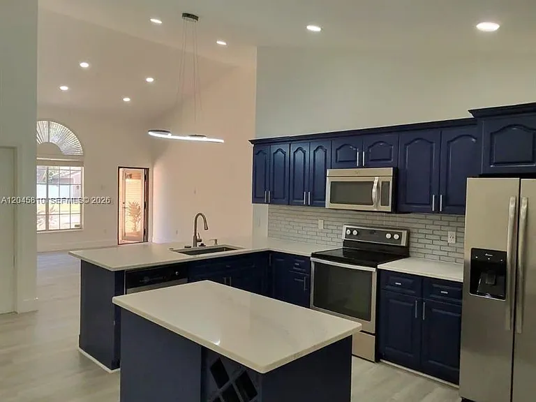 1430 SW 85th Ter — Photo 5