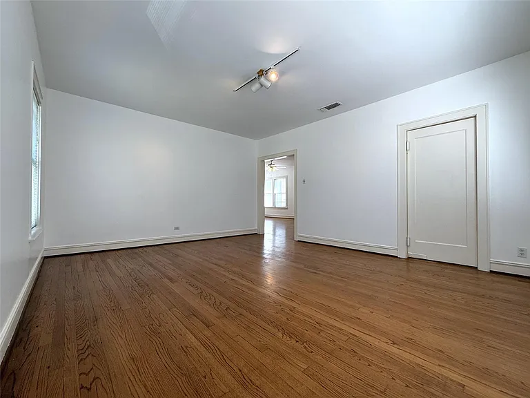 2311 Wroxton Rd — Photo 9
