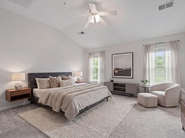 102 Cabernet Dr, Chapel Hill, NC 27516