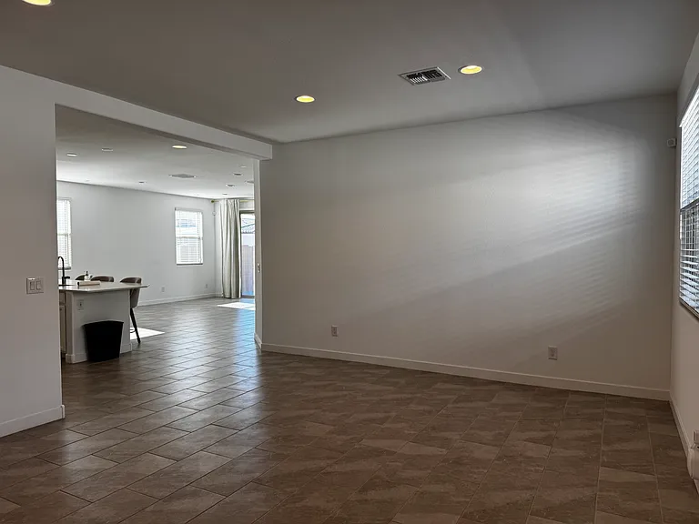 9434 W Turney Ave — Photo 15