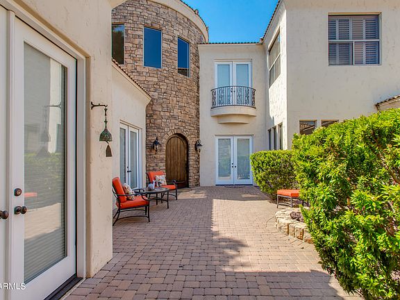 3rd image of 1729 E PALMAIRE Avenue