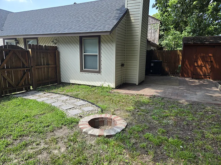 4692 Greenlaw Dr — Photo 21