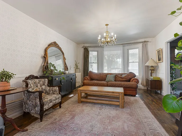 721 N Water Ave — Photo 4