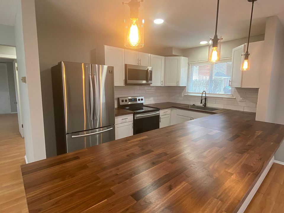 1st image of 406 Oakland Ave APT 2