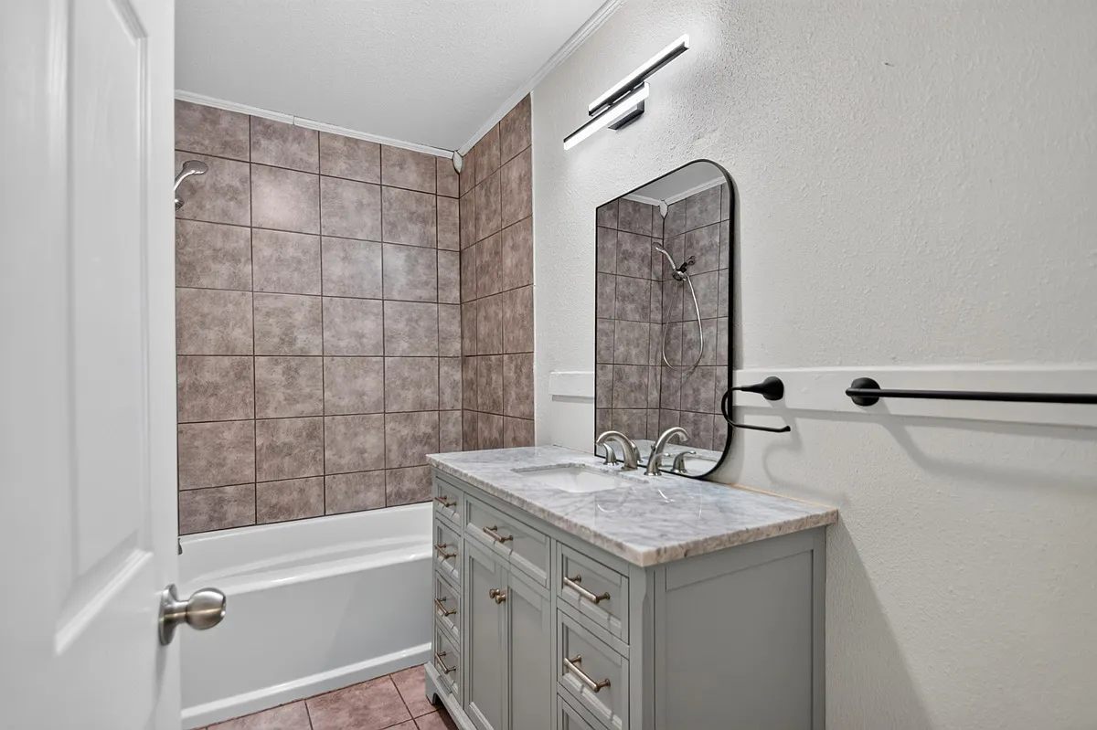 3 bed, 1316 sqft, $1,700 — Photo 4