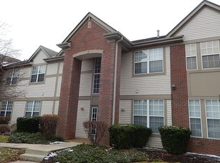 1619 Carlemont Dr APT B, Crystal Lake, IL 60014