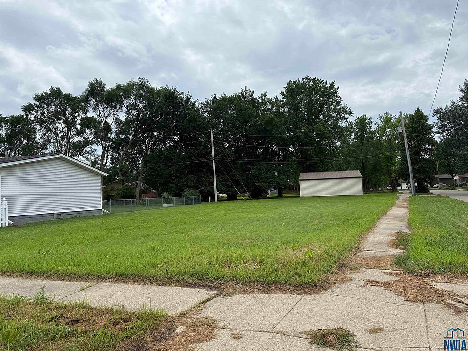 2nd image of 1724 Whitcher Ave