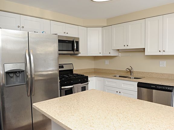 4th image of 901 Williams Ct