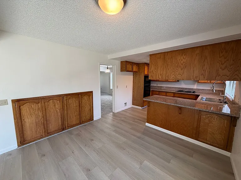 872 Shellwood Way — Photo 14