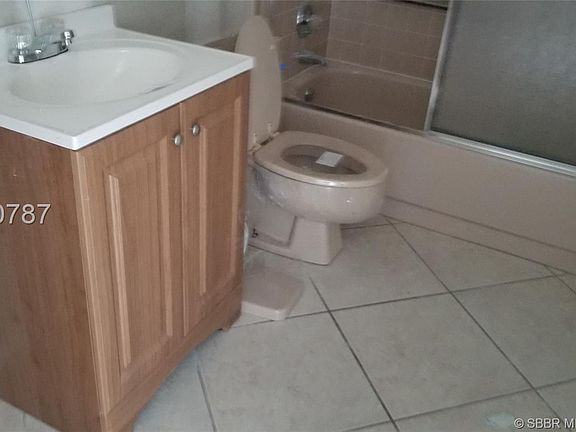 4th image of 101 SE 3rd Ave APT 106