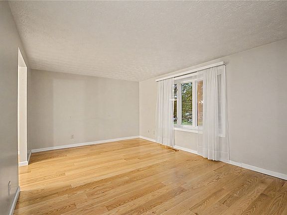 3rd image of 160 Caraway Dr