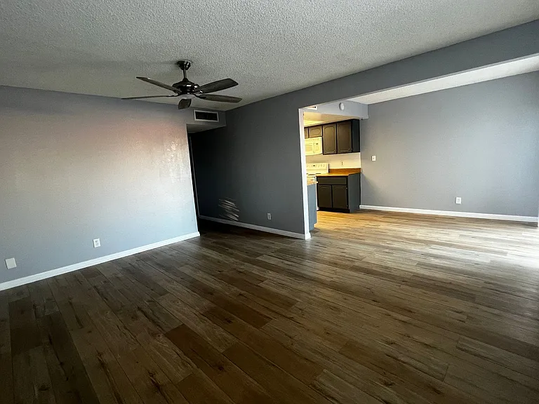 301 Brookside Ln #D-1 — Photo 4